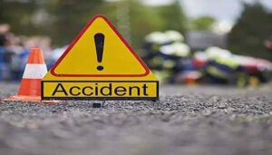 Five killed as car crashes into wall after hitting divider in Multan
